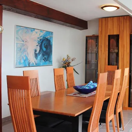 Auf Wassergrundstück Apartment